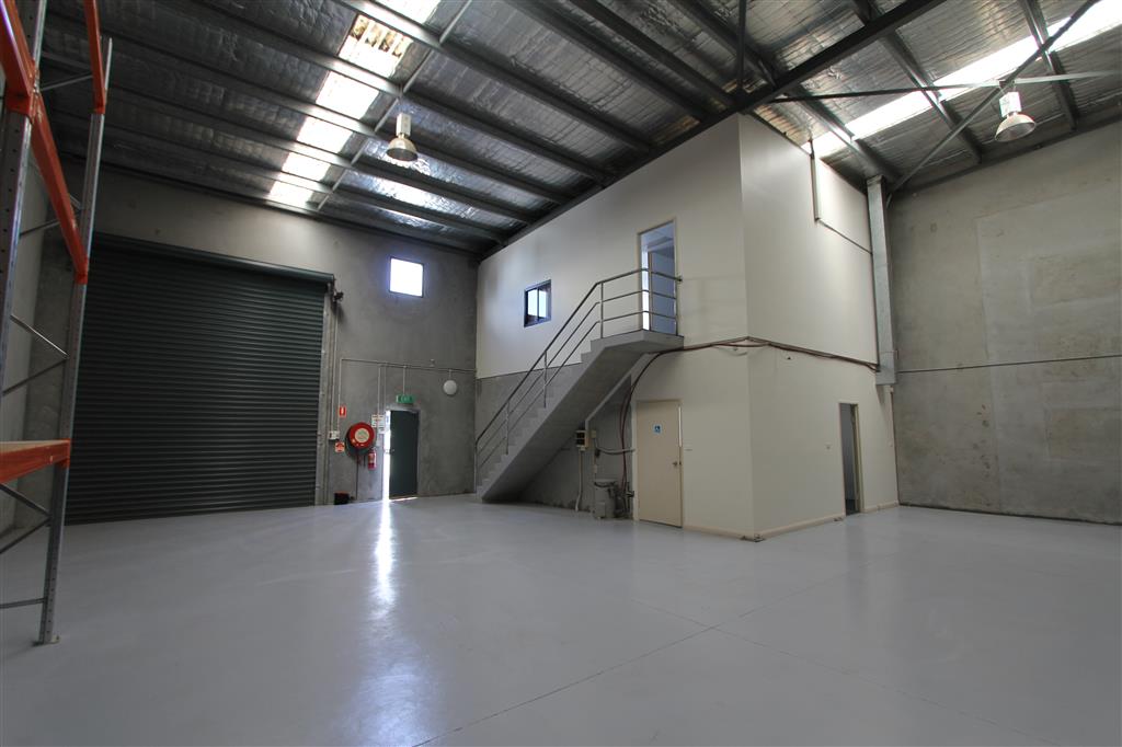LEASED BY Ryan McMahon & Hayden HIGH QUALITY 206m² WAREHOUSE